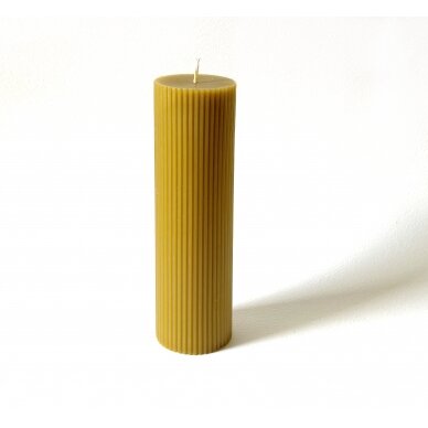 Cilindrinė stora bičių vaško žvakė